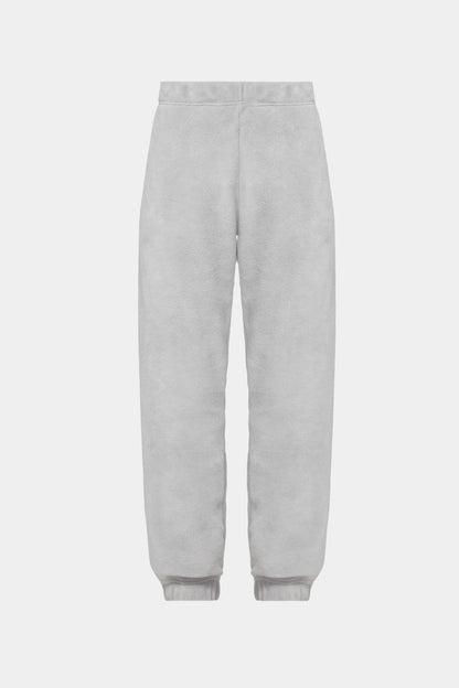Détail doux de la texture du pantalon d'intérieur en Coraline gris.