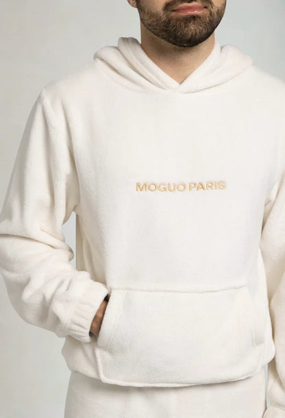 Vue de profil du sweat loungewear crème, coupe chic et confortable.